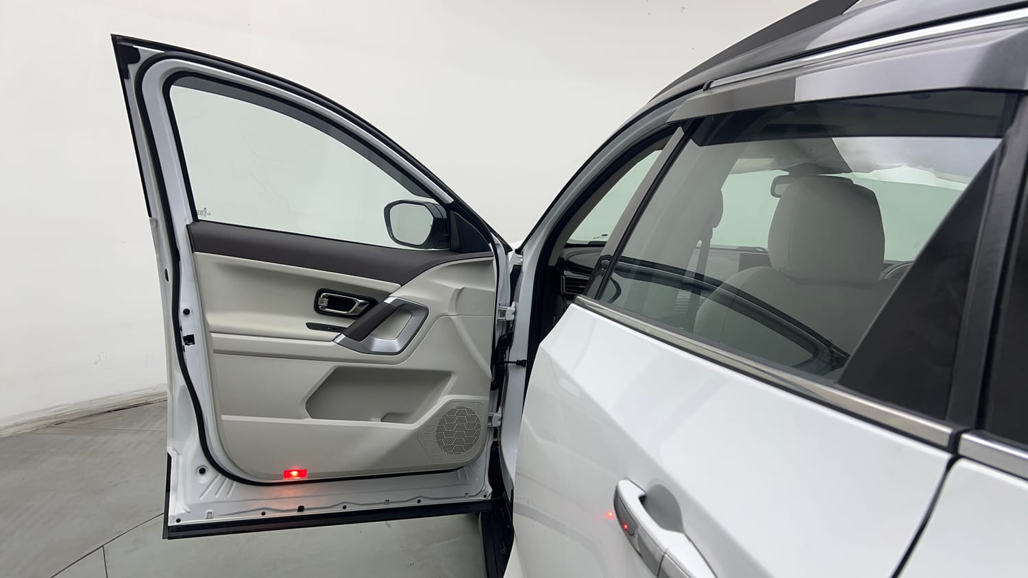 Used 2026 Tata Safari Accomplished X Automatic Petrol Automatic interior LEFT FRONT DOOR OPEN VIEW