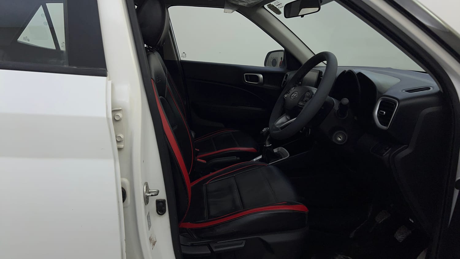 Used 2020 Hyundai Venue SX 1.0 Turbo Petrol Manual interior RIGHT SIDE FRONT DOOR CABIN VIEW