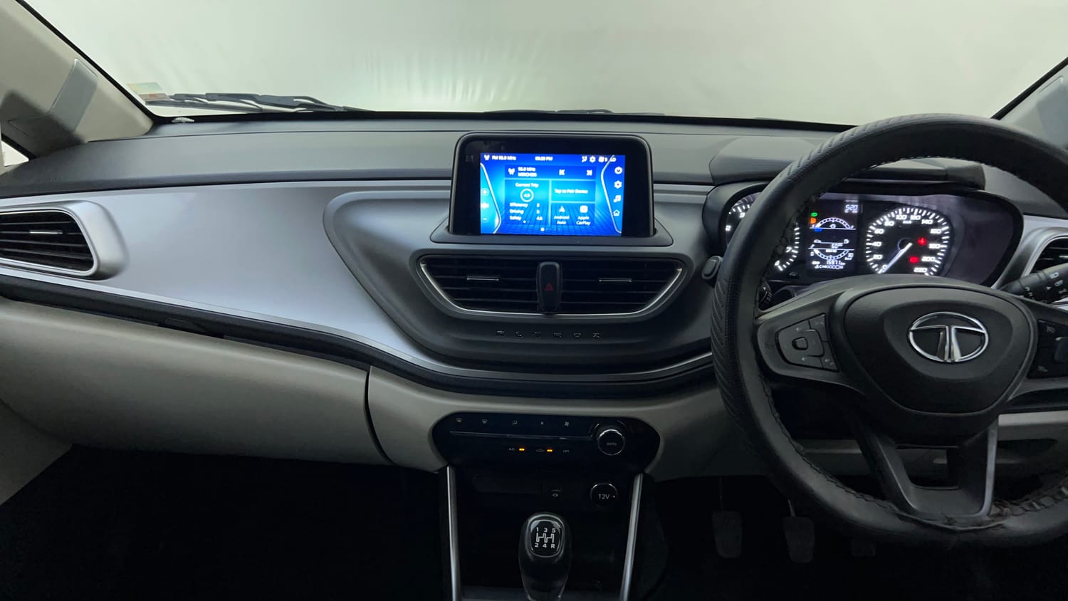 Used 2023 Tata Altroz XZ Diesel Diesel Manual interior MUSIC SYSTEM & AC CONTROL VIEW