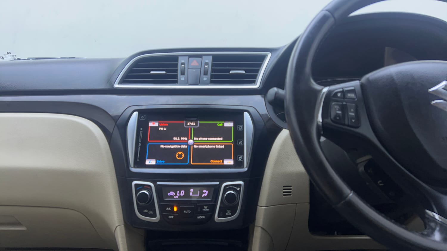 Used 2017 Maruti Suzuki Ciaz Alpha 1.4 AT Petrol Automatic interior MUSIC SYSTEM & AC CONTROL VIEW
