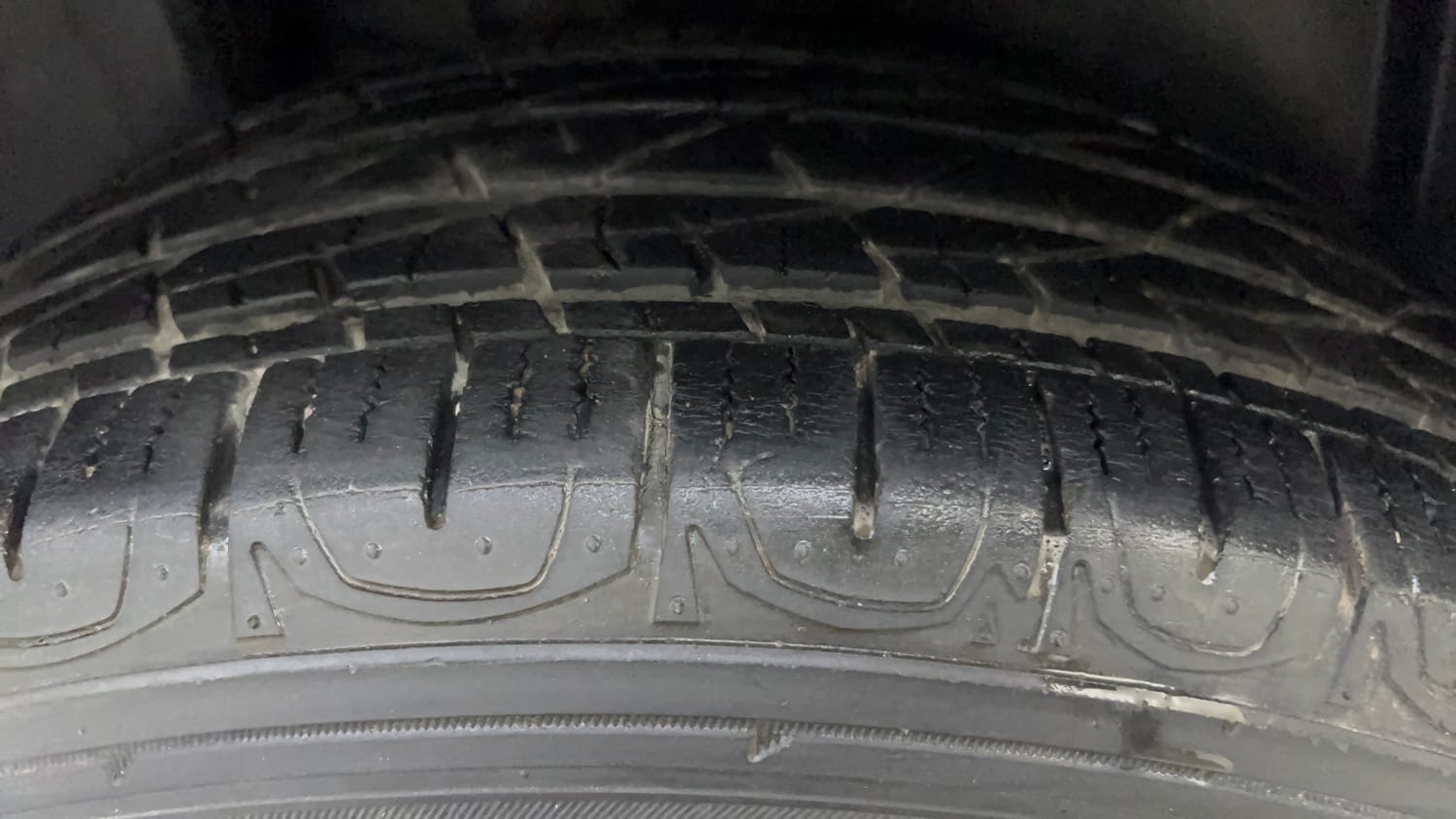 Used 2018 Jeep Compass Limited 1.4 Petrol AT Petrol Automatic tyres RIGHT REAR TYRE TREAD VIEW