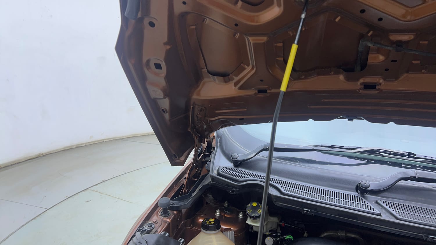 Used 2018 Ford EcoSport S Petrol Petrol Manual engine ENGINE RIGHT SIDE HINGE & APRON VIEW