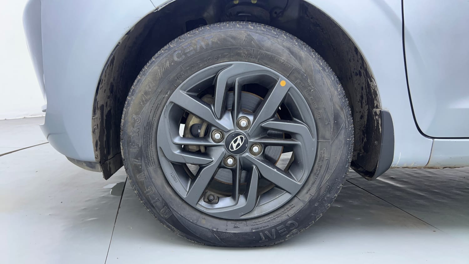 Used 2017 Maruti Suzuki Ertiga VXI CNG Cng Manual tyres LEFT FRONT TYRE RIM VIEW
