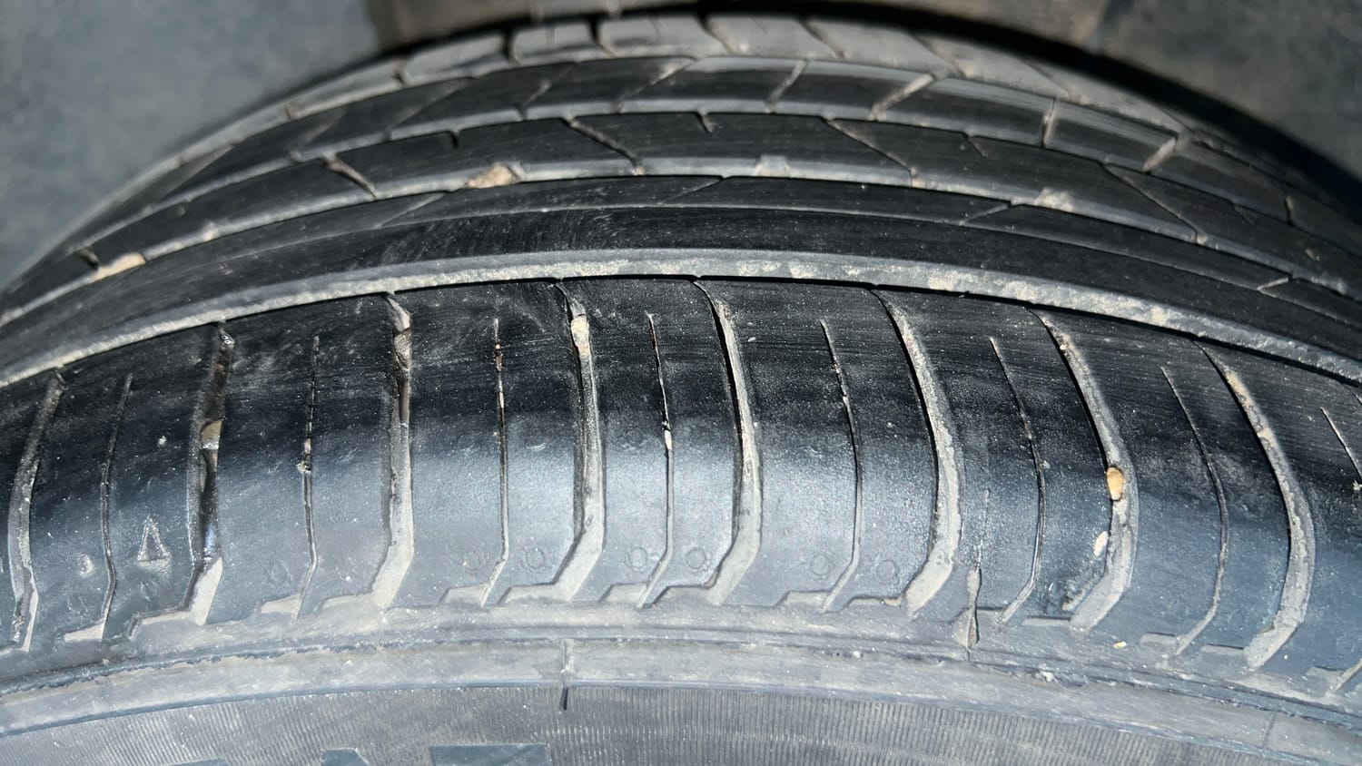 Used 2024 Tata Altroz XZ Plus (S) Dark Edition Diesel Diesel Manual tyres RIGHT REAR TYRE TREAD VIEW