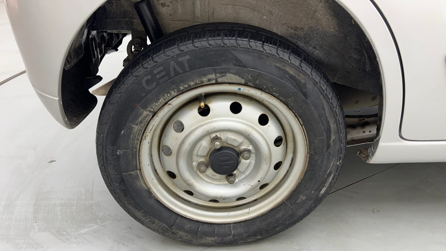 Used 2013 Maruti Suzuki Wagon R LXI CNG Cng Manual tyres RIGHT REAR TYRE RIM VIEW