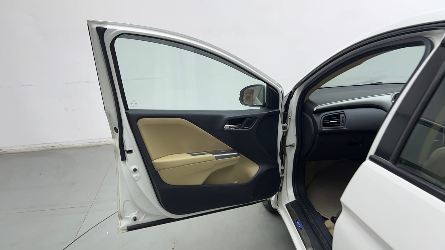 Used 2015 Honda City V Petrol Manual interior LEFT FRONT DOOR OPEN VIEW