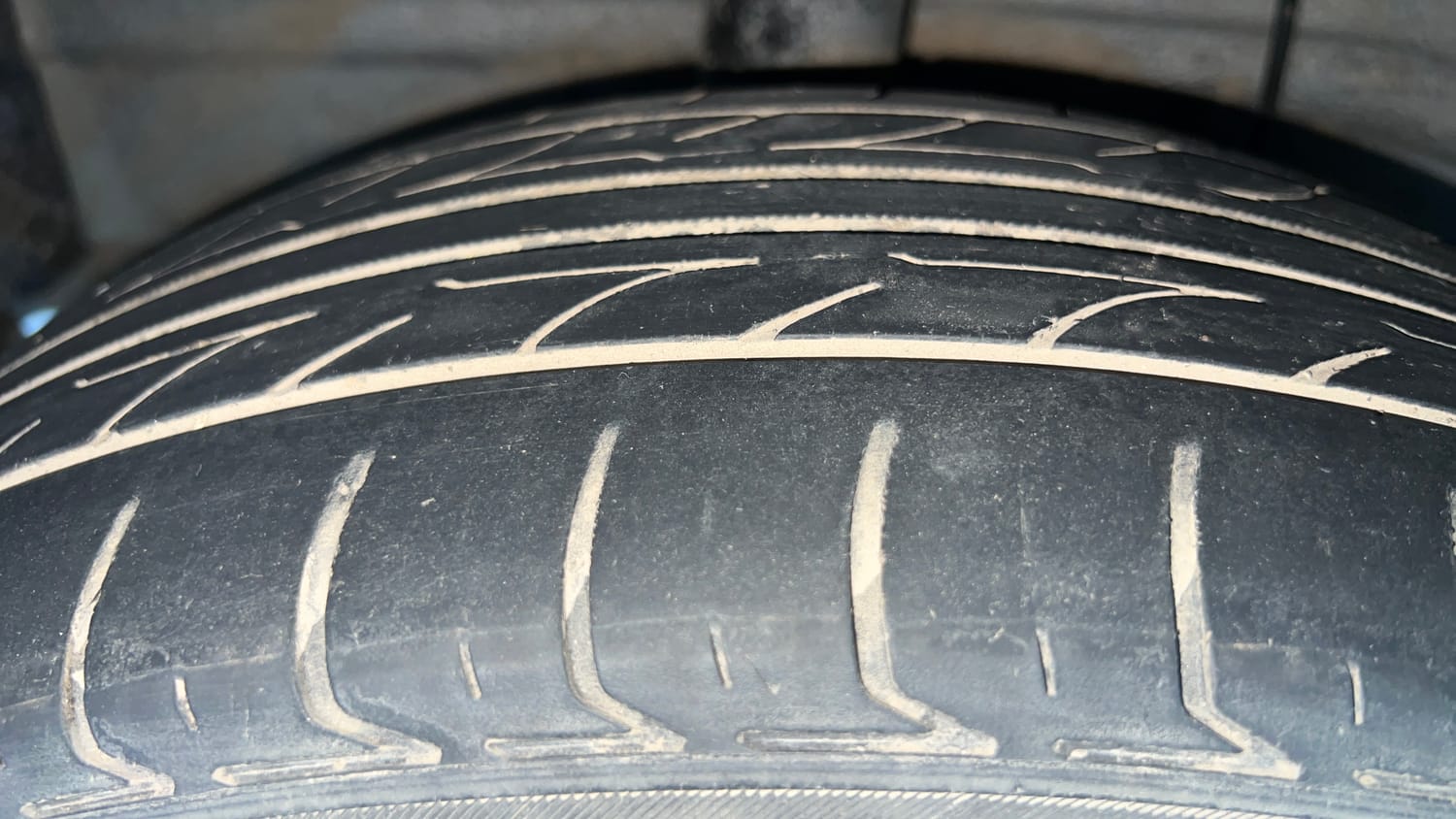 Used 2017 Maruti Suzuki Ertiga VXI CNG Cng Manual tyres RIGHT REAR TYRE TREAD VIEW