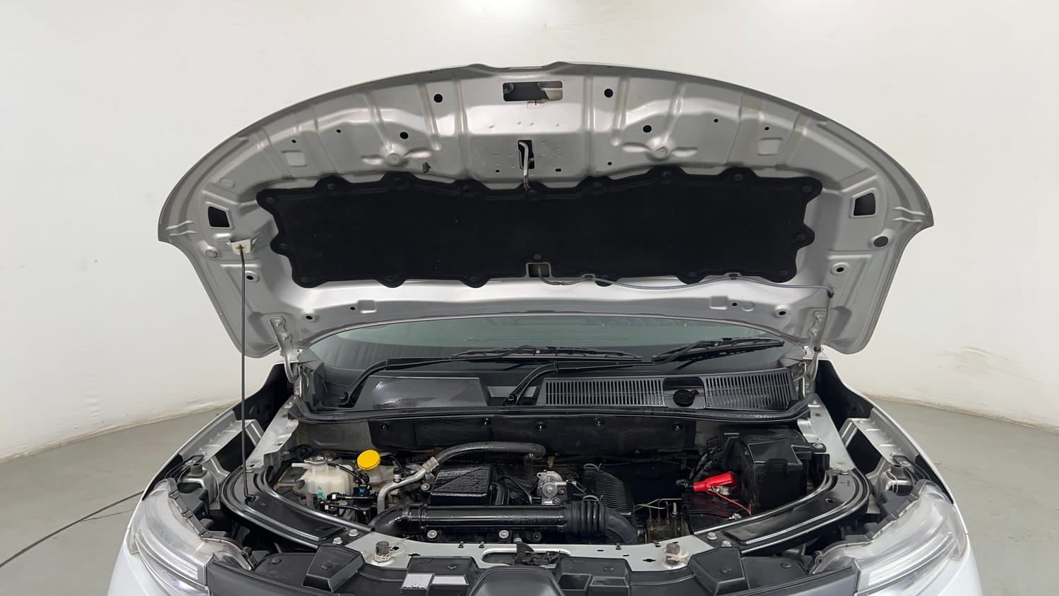 Used 2023 Renault Kiger RXE MT Petrol Manual engine ENGINE & BONNET OPEN FRONT VIEW