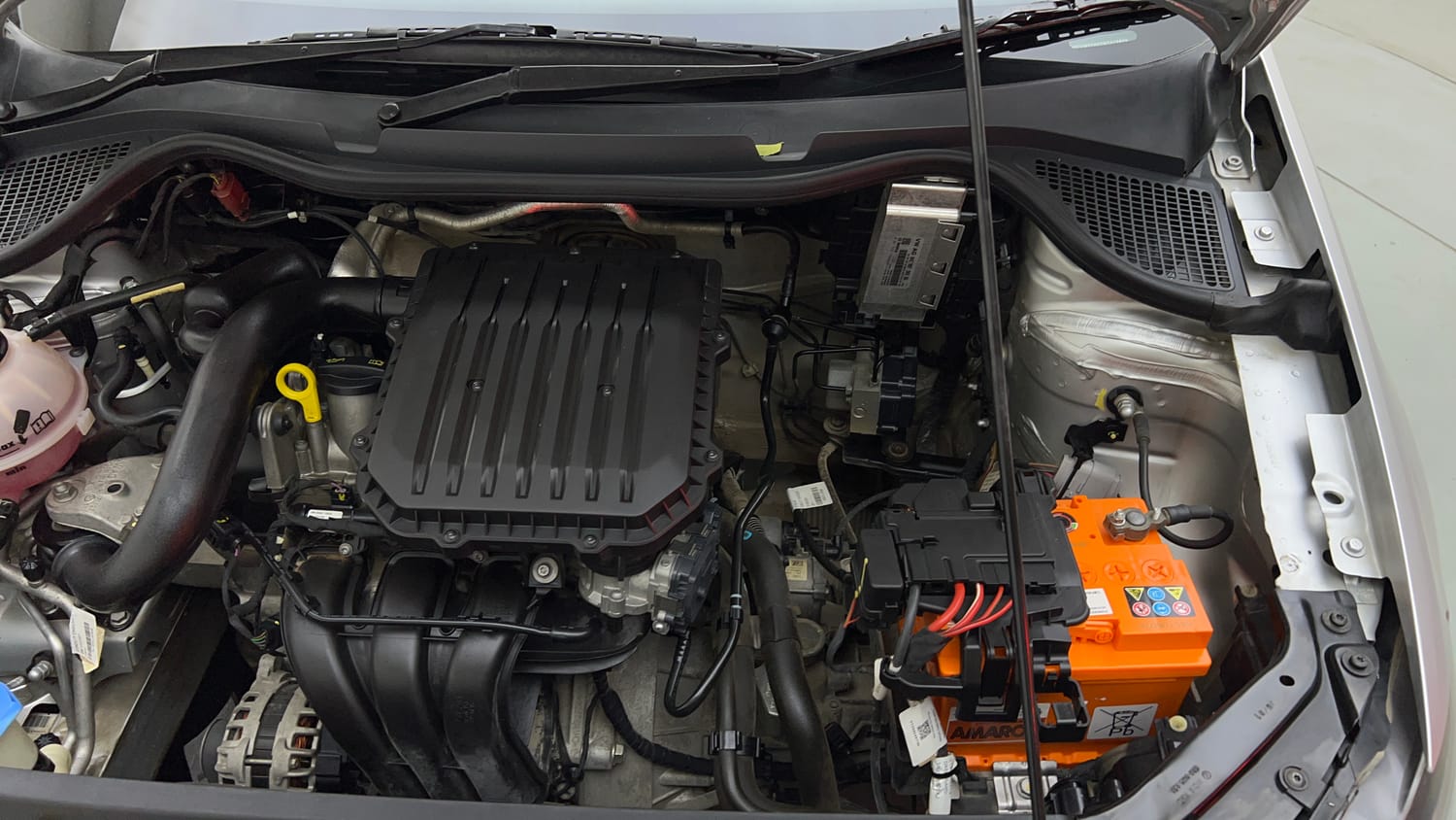 Used 2022 Volkswagen Polo Trendline 1.0L MPI Petrol Manual engine ENGINE LEFT SIDE VIEW