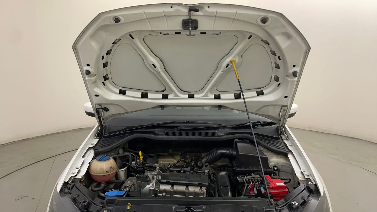 Used 2015 Volkswagen Polo Highline1.2L (P) Petrol Manual engine ENGINE & BONNET OPEN FRONT VIEW