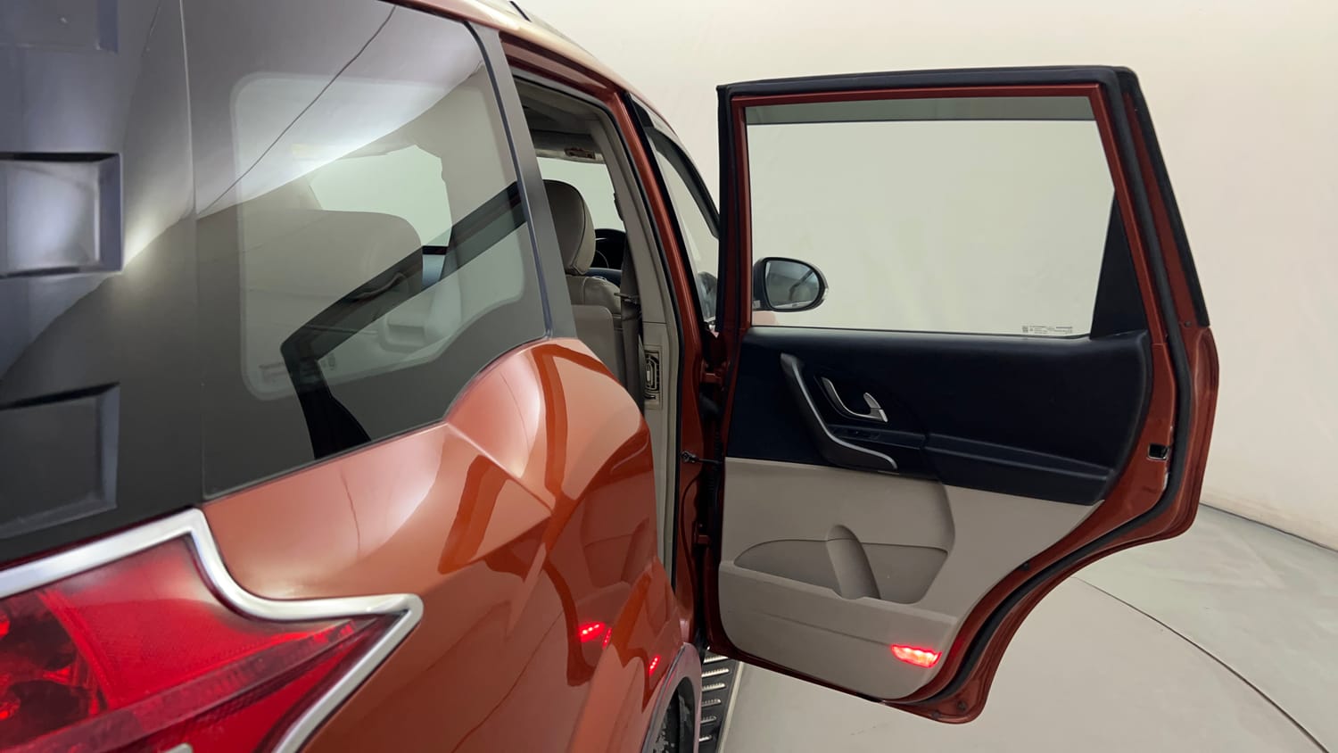 Used 2015 Mahindra XUV500 W10 Diesel Manual interior RIGHT REAR DOOR OPEN VIEW
