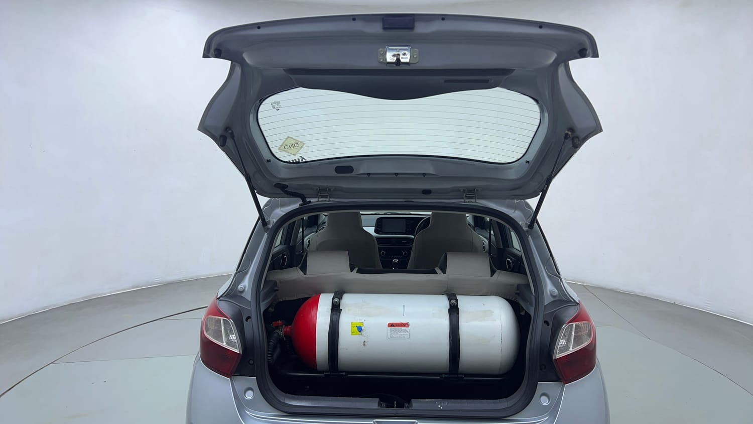 Used 2017 Maruti Suzuki Ertiga VXI CNG Cng Manual interior DICKY DOOR OPEN VIEW