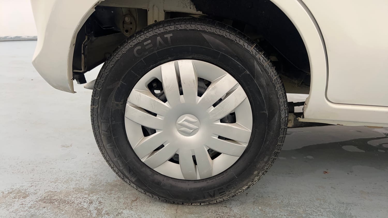 Used 2017 Maruti Suzuki Alto 800 VXI CNG (Outside Fitted) Petrol Manual tyres RIGHT REAR TYRE RIM VIEW