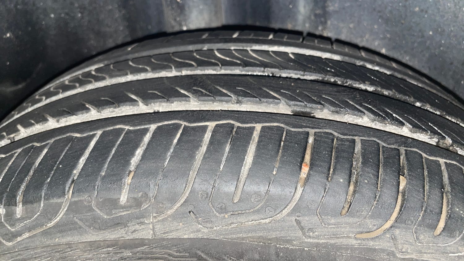 Used 2015 Volkswagen Polo Highline1.2L (P) Petrol Manual tyres RIGHT REAR TYRE TREAD VIEW
