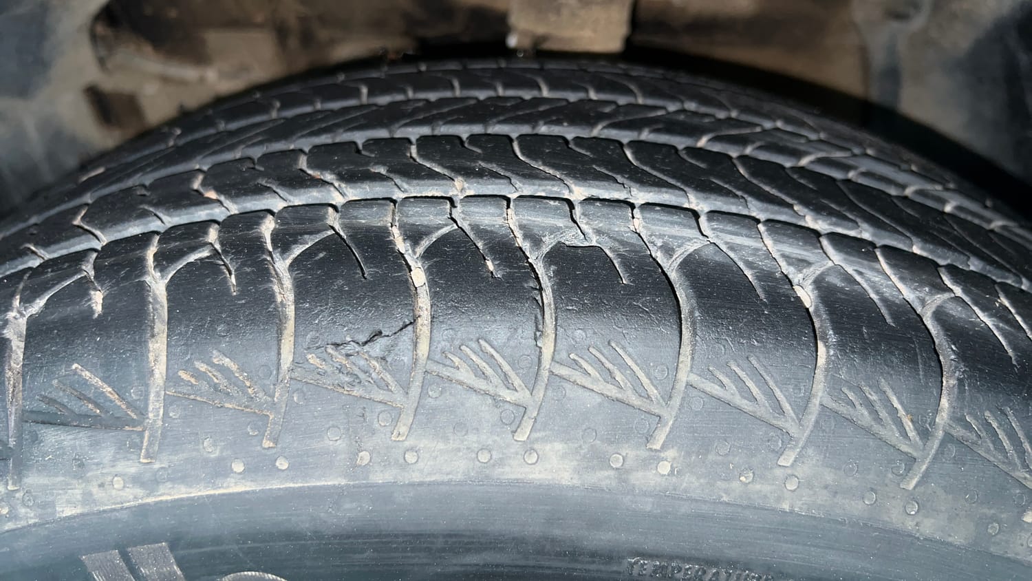 Used 2023 Maruti Suzuki Grand Vitara Zeta Smart Hybrid AT Petrol Automatic tyres LEFT FRONT TYRE TREAD VIEW