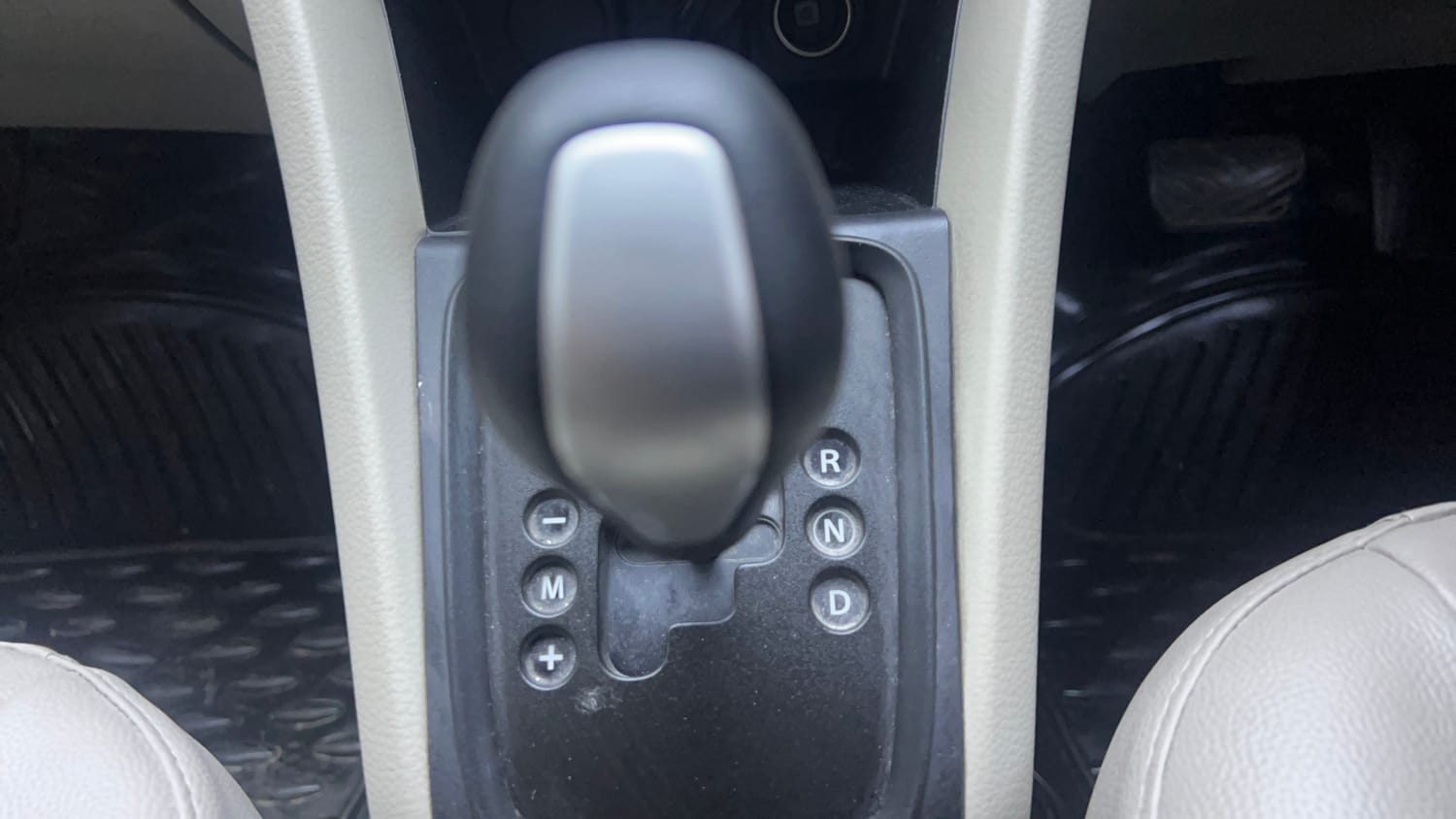 Used 2018 Maruti Suzuki Celerio VXi (O) AMT Petrol Automatic interior GEAR  KNOB VIEW