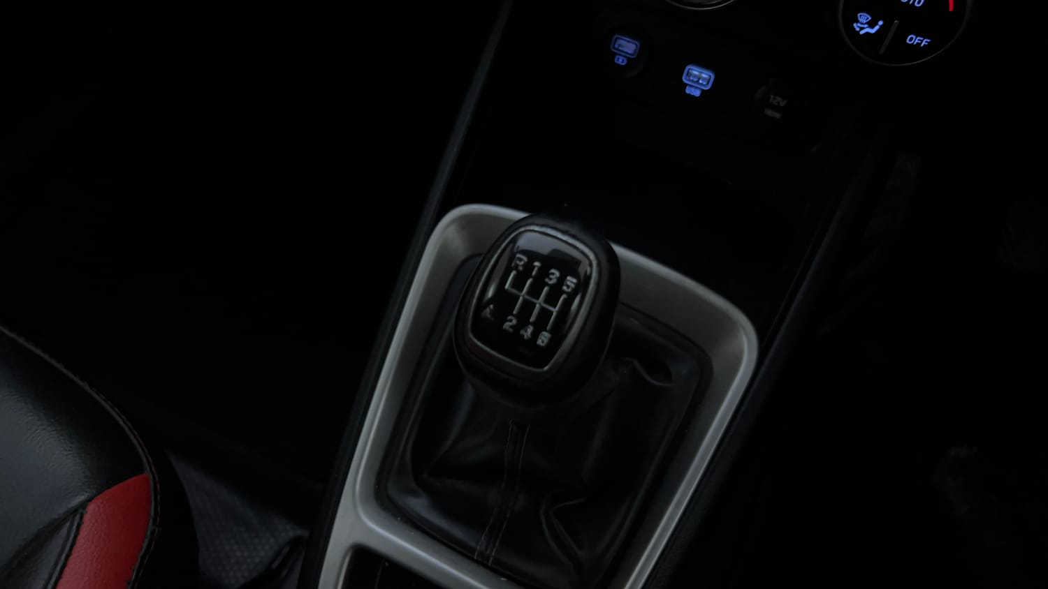 Used 2020 Hyundai Venue SX 1.0 Turbo Petrol Manual interior GEAR  KNOB VIEW