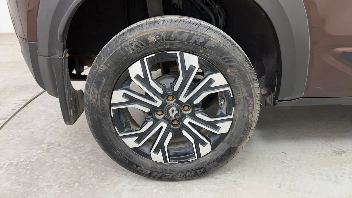 Used 2022 Renault Kiger RXZ AMT Petrol Automatic tyres RIGHT REAR TYRE RIM VIEW