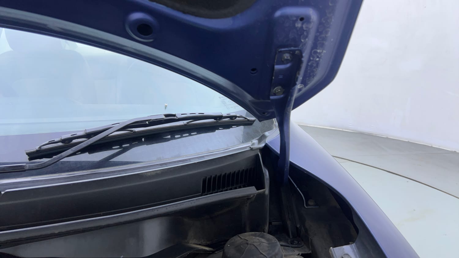 Used 2017 Maruti Suzuki Dzire ZXi Plus AMT Petrol Automatic engine ENGINE LEFT SIDE HINGE & APRON VIEW