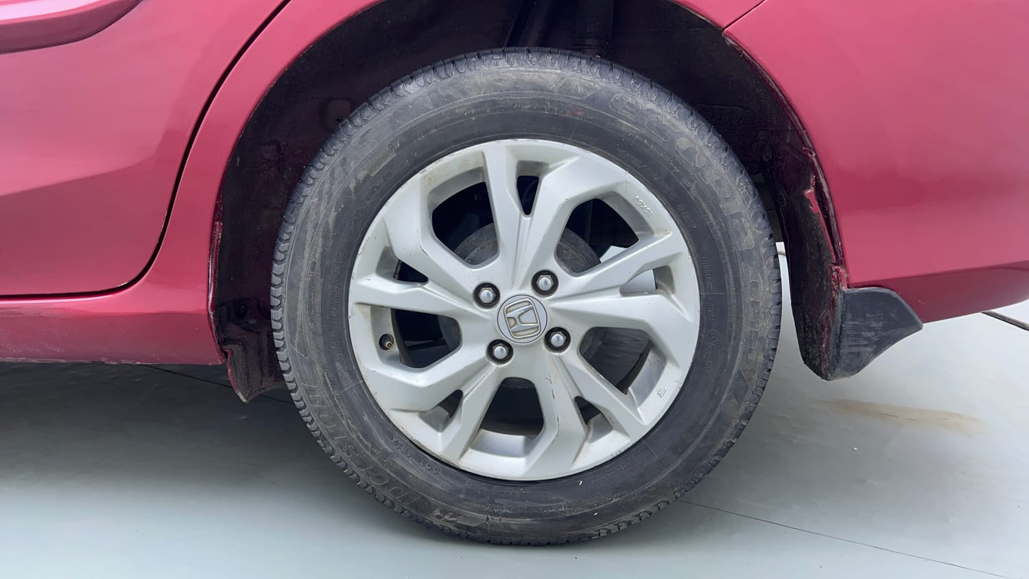 Used 2019 Honda Amaze 1.2 VX CVT Petrol Petrol Automatic tyres LEFT REAR TYRE RIM VIEW