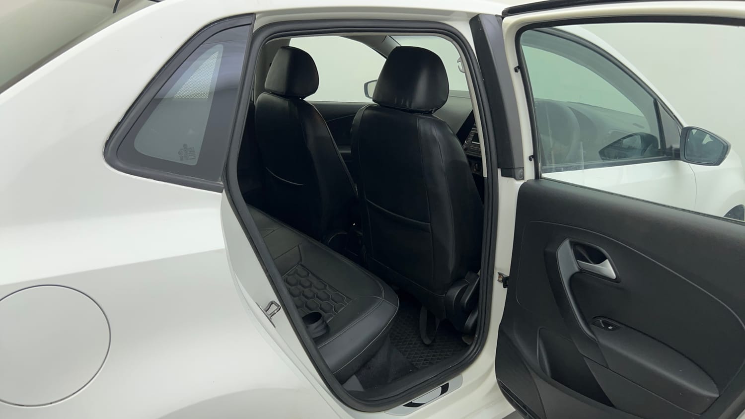 Used 2019 Volkswagen Ameo Comfortline 1.0L (P) Petrol Manual interior RIGHT SIDE REAR DOOR CABIN VIEW