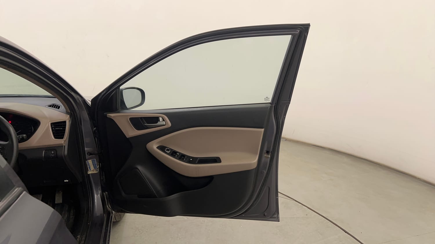 Used 2016 Hyundai Elite i20 Magna 1.2 Petrol Manual interior RIGHT FRONT DOOR OPEN VIEW