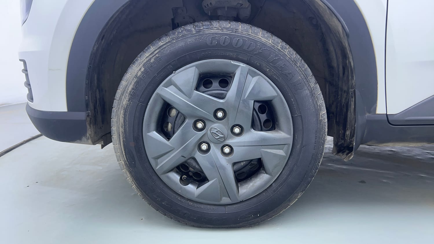 Used 2023 Hyundai Venue SX 1.2 Petrol Petrol Manual tyres LEFT FRONT TYRE RIM VIEW