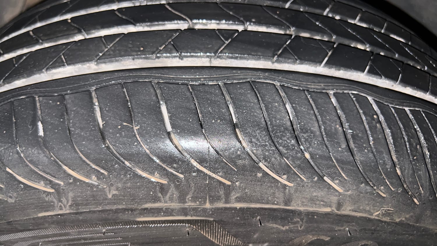Used 2015 Mahindra XUV500 W10 Diesel Manual tyres LEFT FRONT TYRE TREAD VIEW