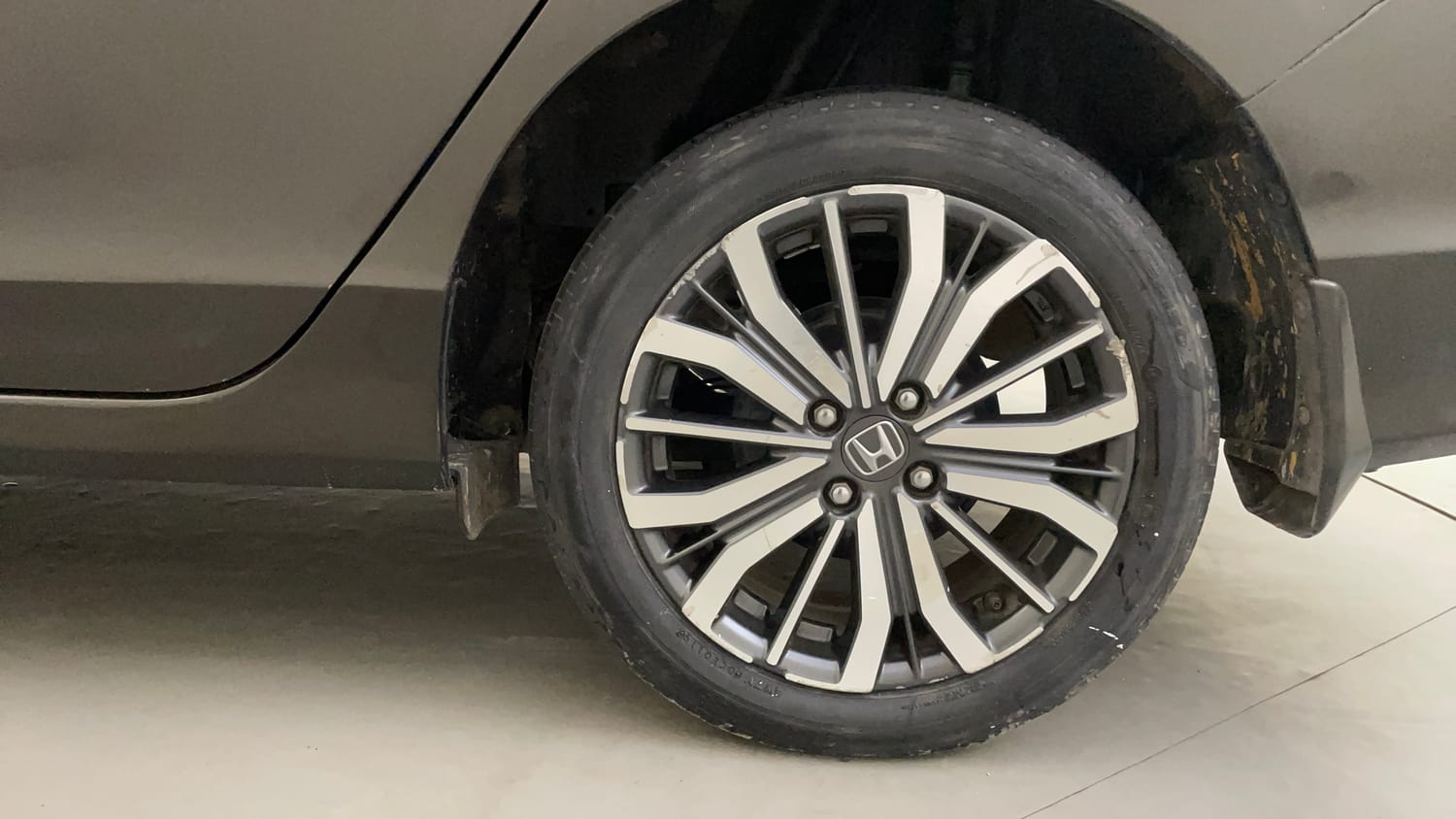 Used 2019 Honda City ZX CVT Petrol Petrol Automatic tyres LEFT REAR TYRE RIM VIEW