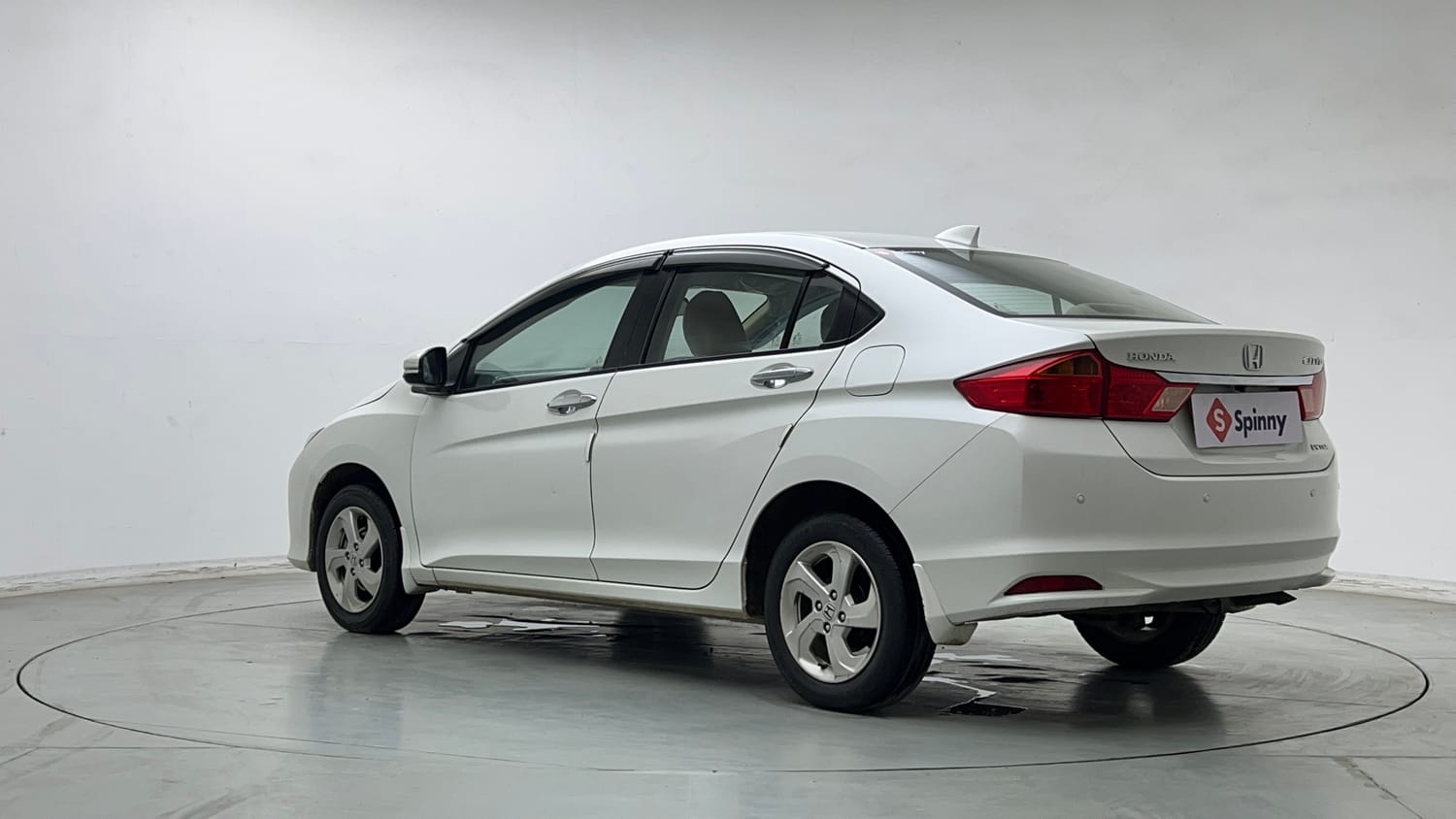 Used 2015 Honda City V Petrol Manual exterior LEFT REAR CORNER VIEW