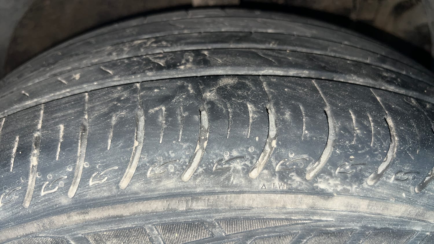 Used 2022 Mahindra XUV 300 W8 (O) 1.5 Diesel Diesel Manual tyres RIGHT FRONT TYRE TREAD VIEW