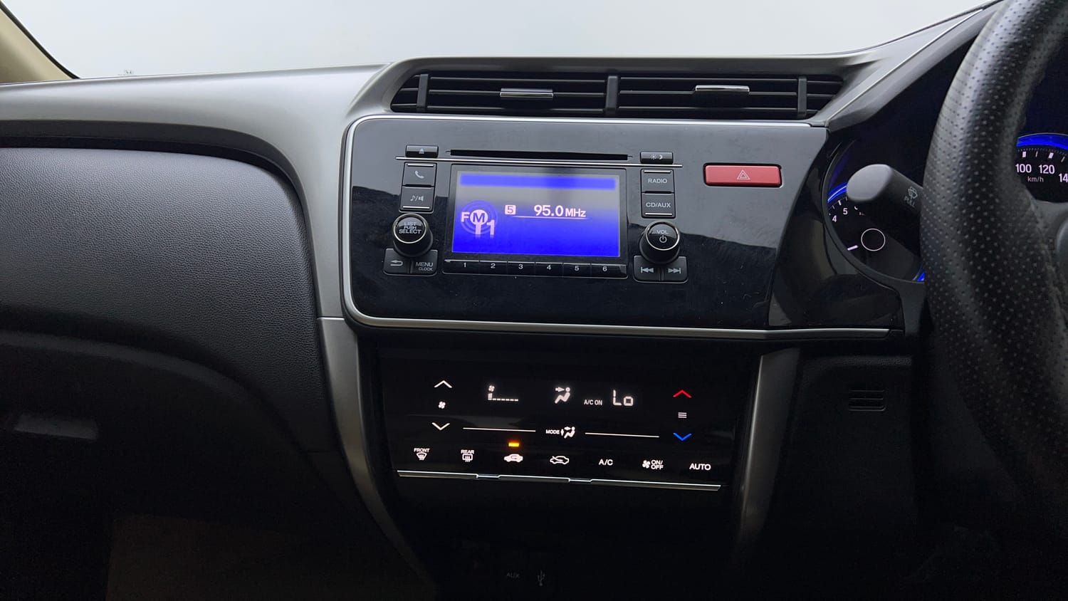 Used 2015 Honda City V Petrol Manual interior MUSIC SYSTEM & AC CONTROL VIEW
