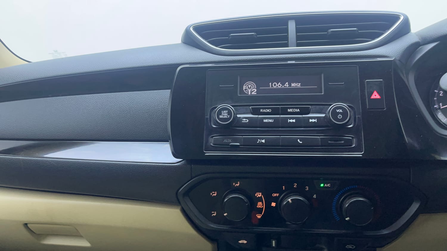 Used 2018 Honda Amaze 1.2 S MT Petrol Petrol Manual interior MUSIC SYSTEM & AC CONTROL VIEW