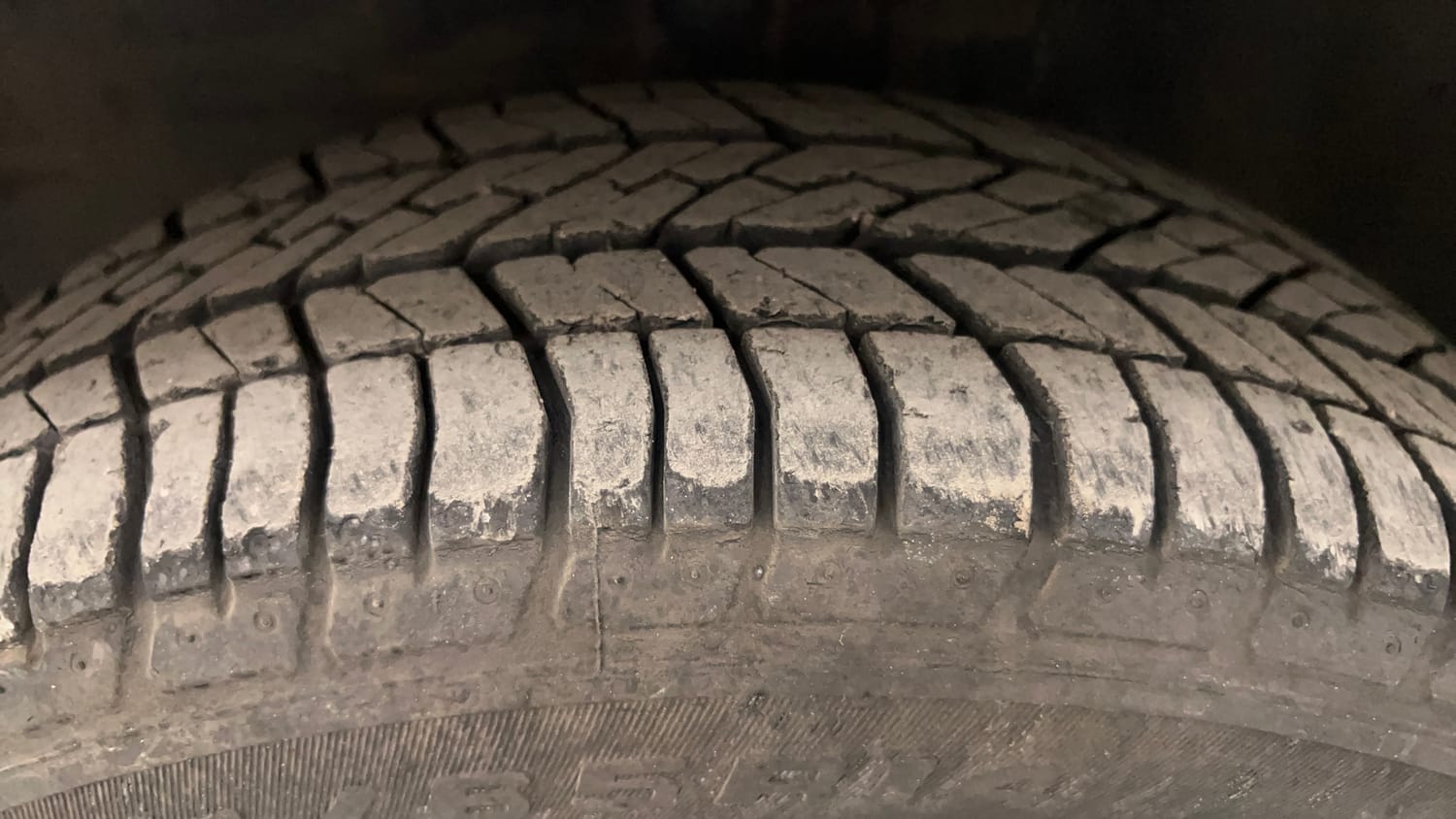 Used 2013 Toyota Etios Liva G Petrol Manual tyres LEFT FRONT TYRE TREAD VIEW