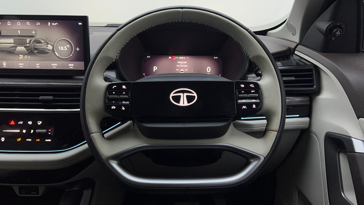 Used 2026 Tata Safari Accomplished X Automatic Petrol Automatic interior STEERING VIEW