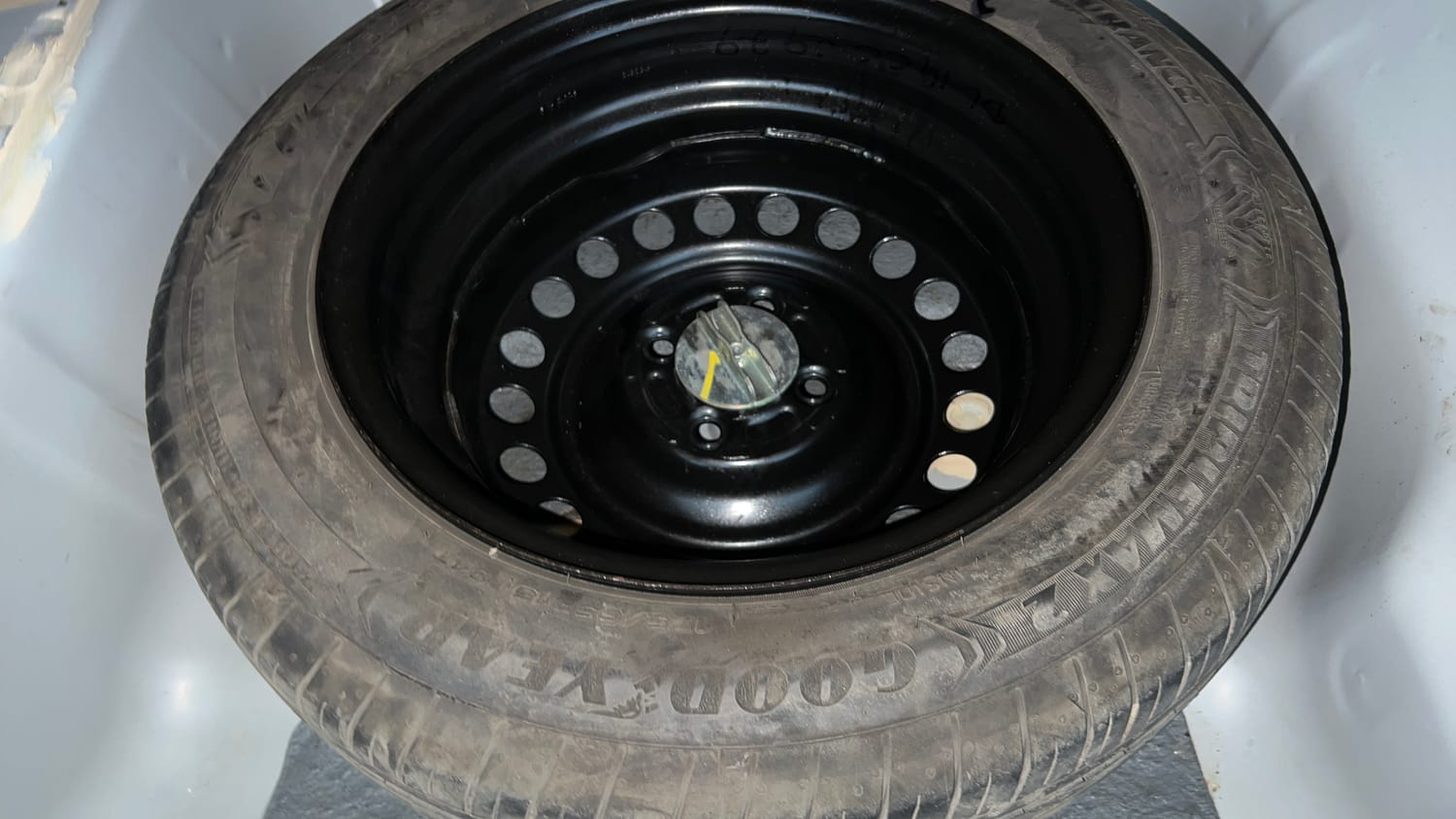 Used 2015 Honda City V Petrol Manual tyres SPARE TYRE VIEW