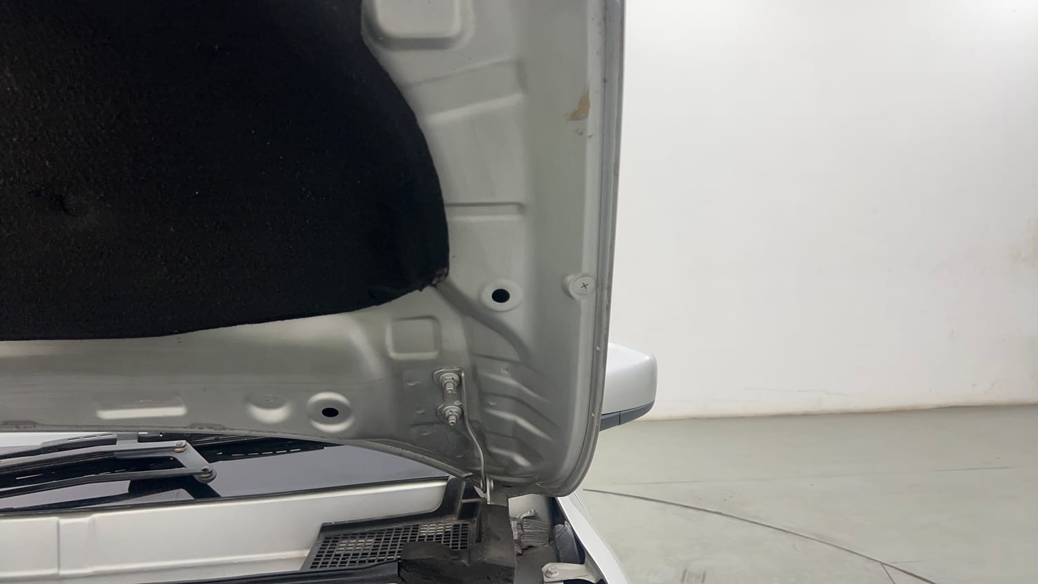 Used 2022 Renault Kwid RXT 1.0 AMT (O) Petrol Automatic engine ENGINE LEFT SIDE HINGE & APRON VIEW