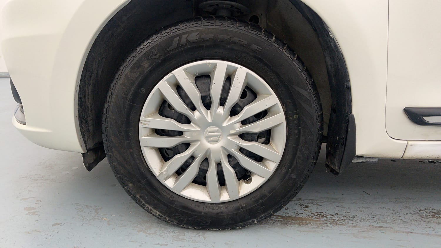 Used 2021 Maruti Suzuki Dzire VXi Petrol Manual tyres LEFT FRONT TYRE RIM VIEW