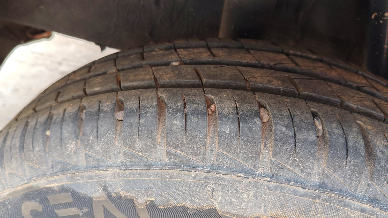 Used 2024 Renault Kwid CLIMBER 1.0 AMT Dual Tone Petrol Automatic tyres RIGHT REAR TYRE TREAD VIEW