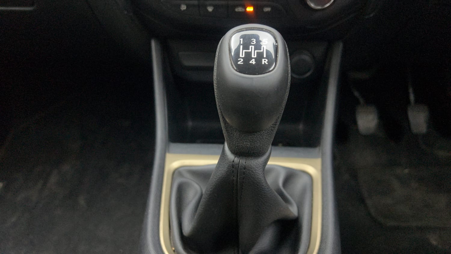 Used 2023 Tata Punch Accomplished Dazzle Sunroof CNG Cng Manual interior GEAR  KNOB VIEW