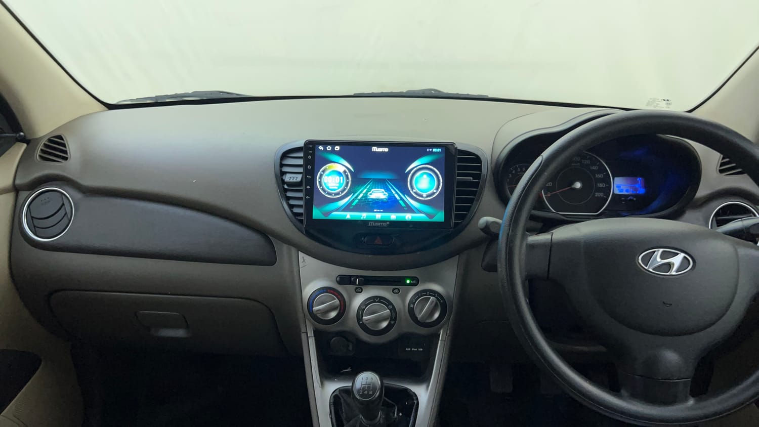 Used 2015 Hyundai i10 Sportz 1.1 iRDE2 Petrol Manual interior MUSIC SYSTEM & AC CONTROL VIEW