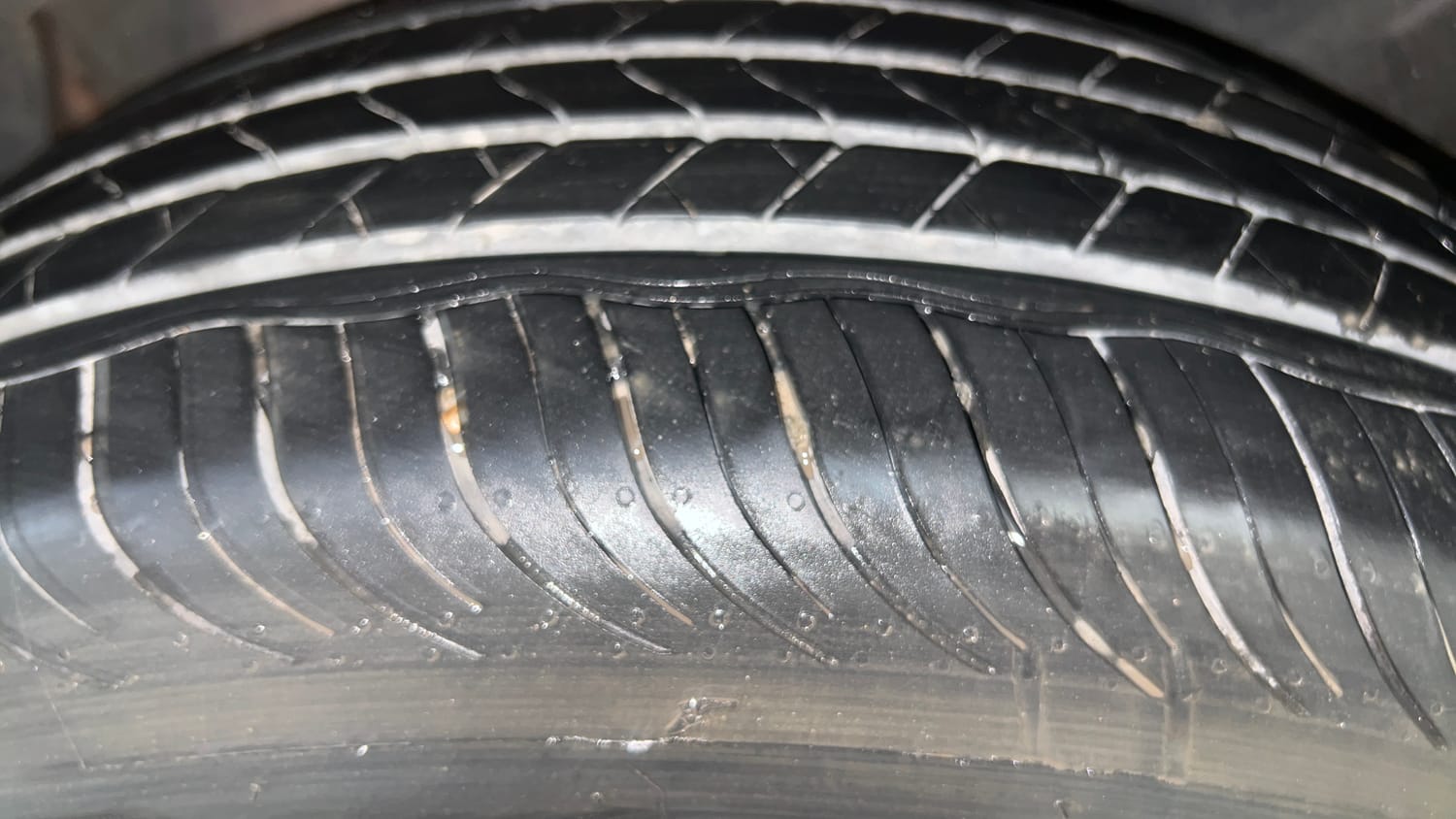 Used 2015 Mahindra XUV500 W10 Diesel Manual tyres RIGHT REAR TYRE TREAD VIEW