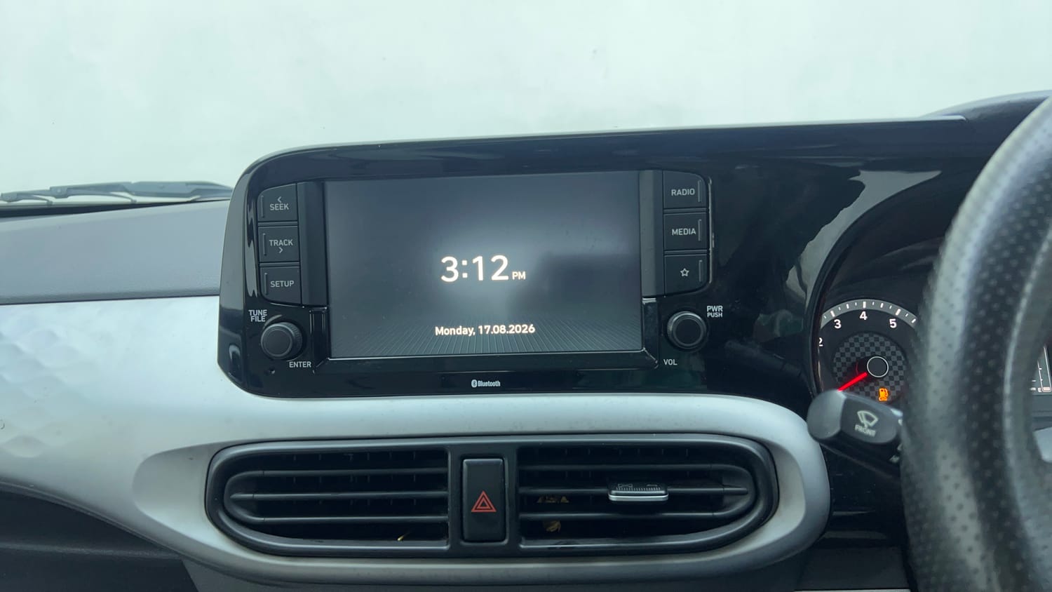 Used 2017 Maruti Suzuki Ertiga VXI CNG Cng Manual top_features Integrated (in-dash) music system