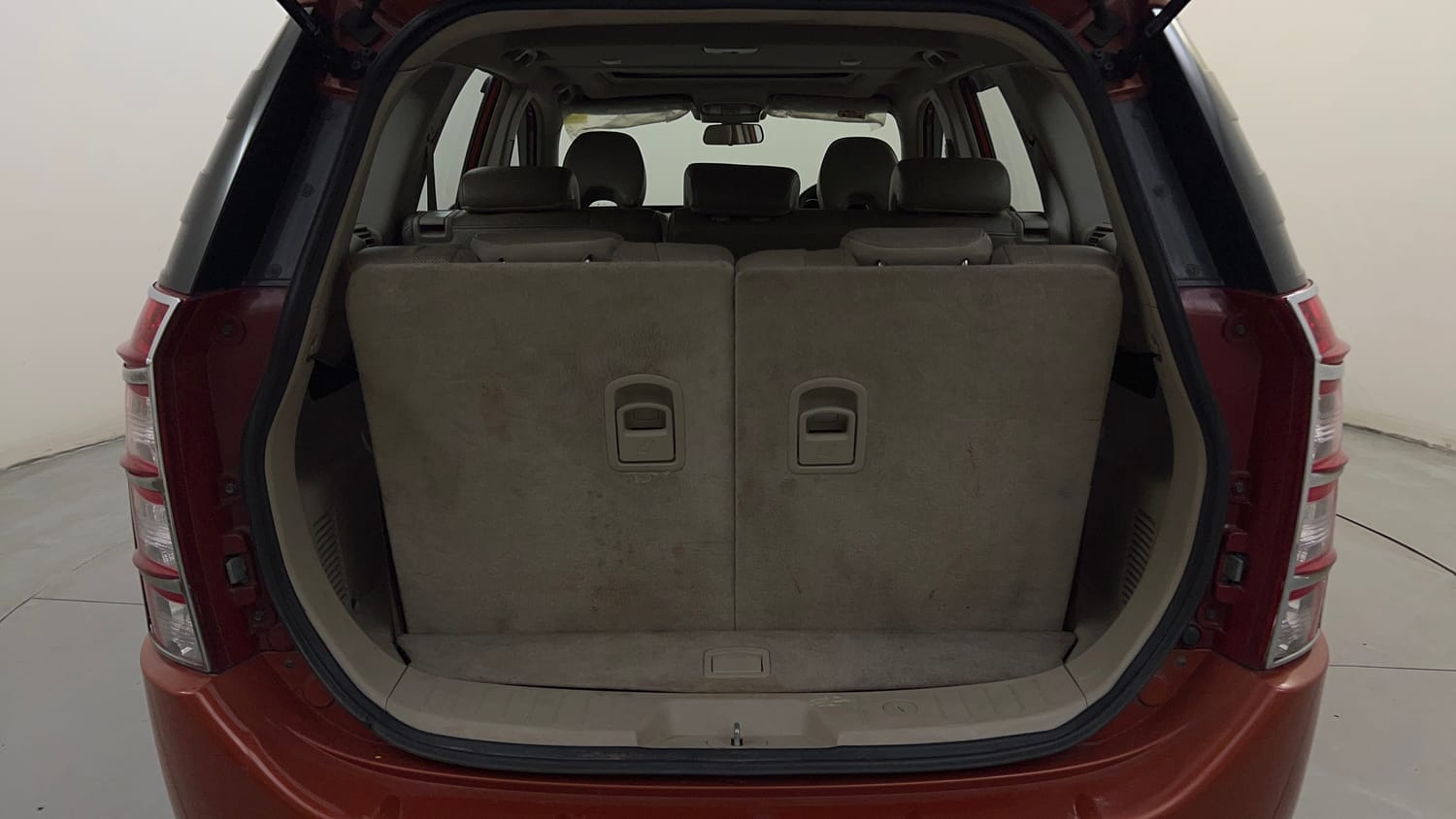 Used 2015 Mahindra XUV500 W10 Diesel Manual interior DICKY INSIDE VIEW
