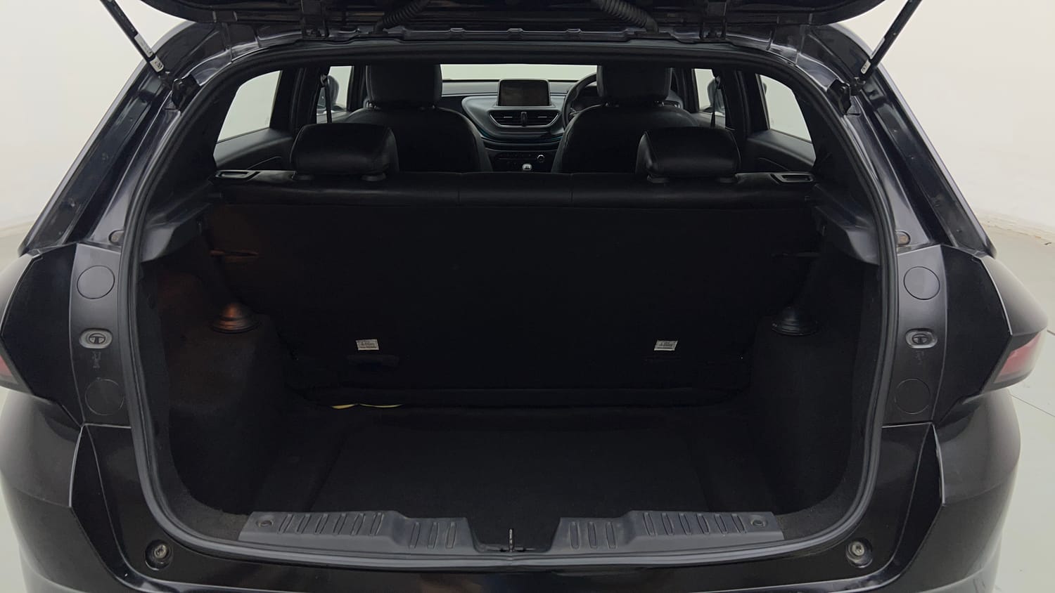 Used 2024 Tata Altroz XZ Plus (S) Dark Edition Diesel Diesel Manual interior DICKY INSIDE VIEW