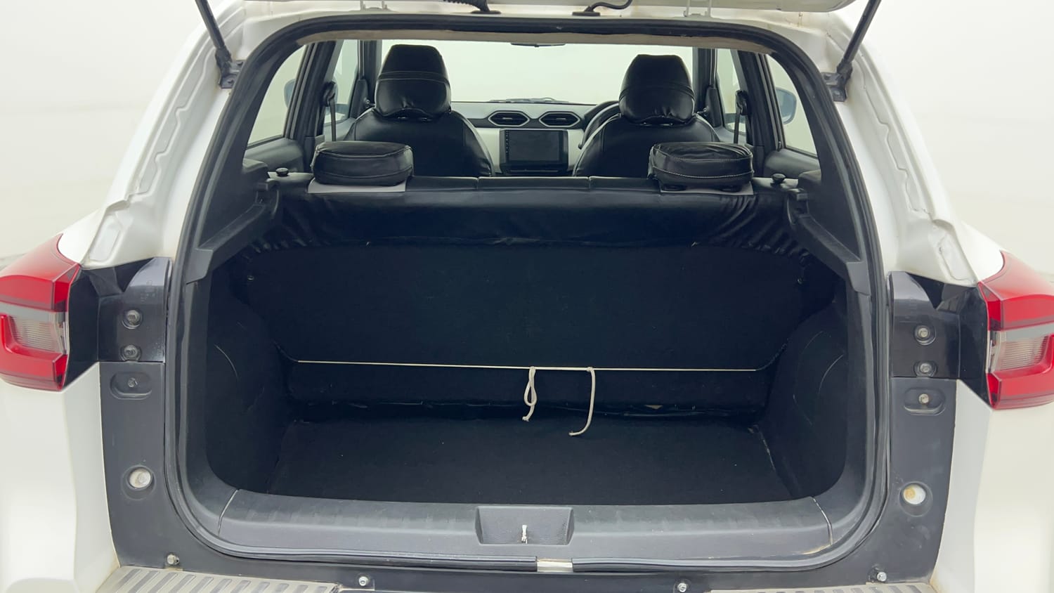 Used 2021 Nissan Magnite XE Petrol Manual interior DICKY INSIDE VIEW