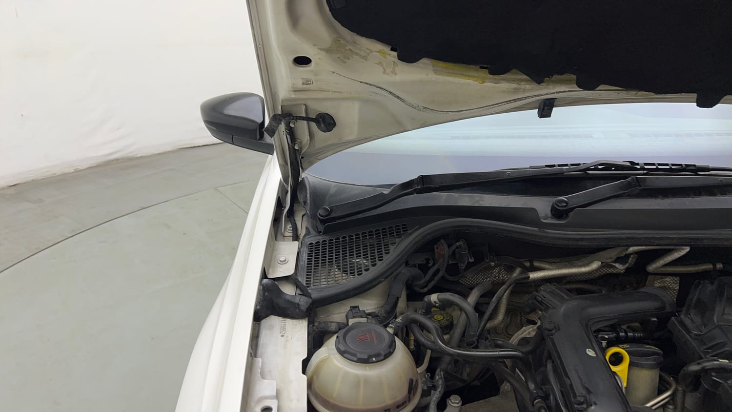 Used 2021 Volkswagen Polo GT Petrol Automatic engine ENGINE RIGHT SIDE HINGE & APRON VIEW
