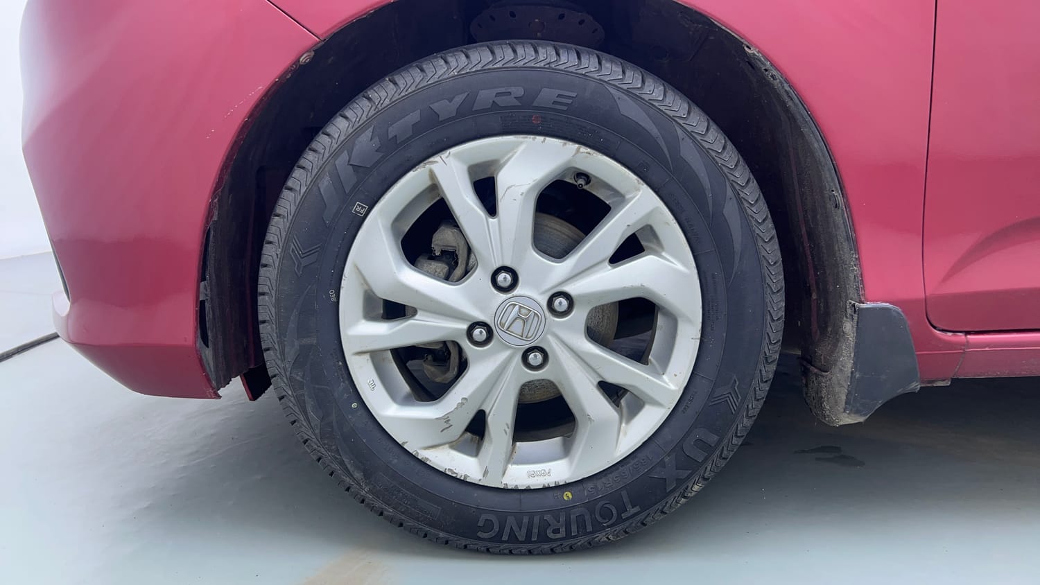 Used 2019 Honda Amaze 1.2 VX CVT Petrol Petrol Automatic tyres LEFT FRONT TYRE RIM VIEW
