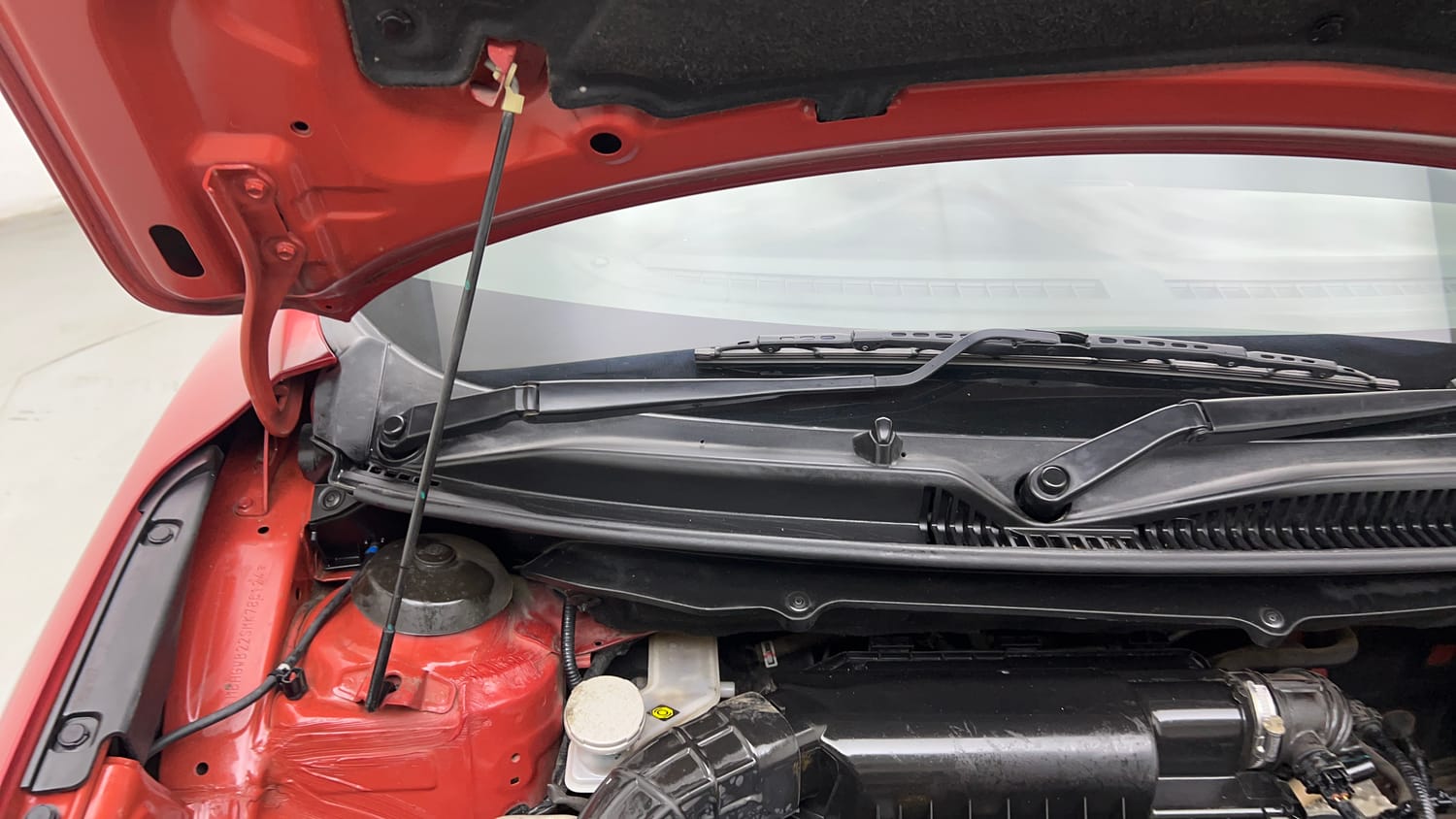 Used 2021 Toyota Glanza G CVT Petrol Automatic engine ENGINE RIGHT SIDE HINGE & APRON VIEW
