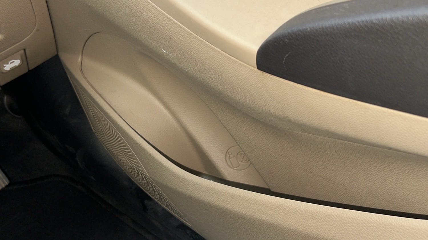 Used 2018 Hyundai Eon Era + AirBag Petrol Manual top_features Door pockets